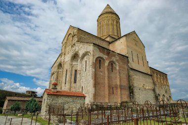 Akhmeta, Gürcistan - 28 Haziran 2024: Gürcistan 'ın Kakheti bölgesinde yer alan Alaetti Manastırı.