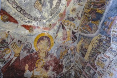 Macka, Türkiye - 26 Temmuz 2024: Türkiye 'nin Macka kentindeki bir Yunan Ortodoks manastırı olan Sumela Manastırı' nın İçinin Detayları.