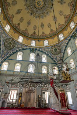 Safranbolu, Türkiye - 4 Ağustos 2024: Türkiye 'nin Safranbolu kentindeki İzzeet Mehmet Paşa Camii' nin İçi.