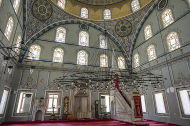 Safranbolu, Türkiye - 4 Ağustos 2024: Türkiye 'nin Safranbolu kentindeki İzzeet Mehmet Paşa Camii' nin İçi.