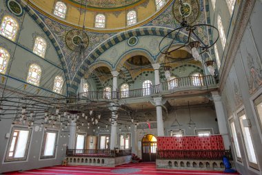Safranbolu, Türkiye - 4 Ağustos 2024: Türkiye 'nin Safranbolu kentindeki İzzeet Mehmet Paşa Camii' nin İçi.