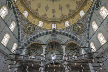 Safranbolu, Türkiye - 4 Ağustos 2024: Türkiye 'nin Safranbolu kentindeki İzzeet Mehmet Paşa Camii' nin İçi.