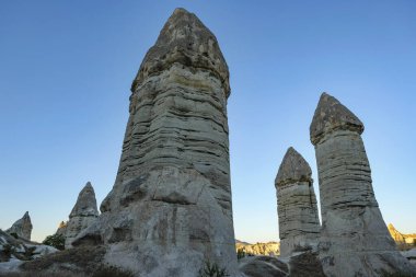 Goreme, Türkiye - 14 Ağustos 2024: Kapadokya 'daki Gorkundere Vadisi' nde eşsiz jeolojik oluşumlar.