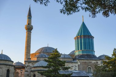 Konya, Türkiye - 19 Ağustos 2024: Mevlana Müzesi ve Mauso, Konya, Türkiye.