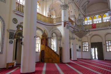 Ayvalik, Türkiye - 4 Eylül 2024: Saatli Camii, Yunan Ortodoks Kilisesi 1928 yılında Ayvalik, Türkiye 'de camiye çevrildi.