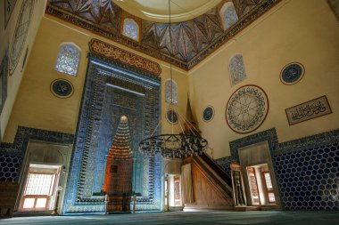 Bursa, Türkiye - 8 Eylül 2024: Mehmed I olarak da bilinen Yeşil Cami, Türkiye 'nin Bursa kentindeki daha büyük bir kompleksin parçasıdır.