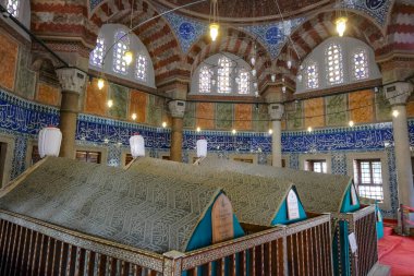 İstanbul, Türkiye - 14 Eylül 2024: İstanbul 'da Muhteşem Sultan Süleyman' ın mozolesi. Anıt mezar Süleyman Camii kompleksinin içinde yer almaktadır..