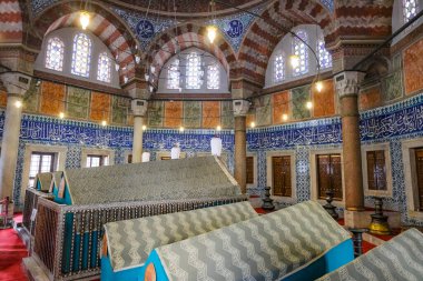İstanbul, Türkiye - 14 Eylül 2024: İstanbul 'da Muhteşem Sultan Süleyman' ın mozolesi. Anıt mezar Süleyman Camii kompleksinin içinde yer almaktadır..