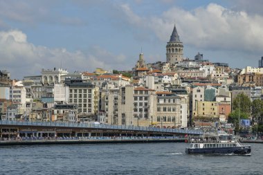 İstanbul, Türkiye - 18 Eylül 2024: Galata Kulesi, İstanbul 'un Beyoğlu ilçesine bağlı eski bir Ceneviz kulesidir..