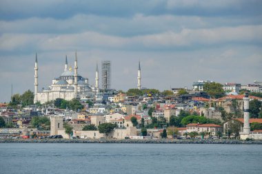 İstanbul, Türkiye - 18 Eylül 2024: Mavi Cami, resmi adıyla İstanbul, Türkiye 'deki Sultan Ahmed Camii olarak da bilinir.