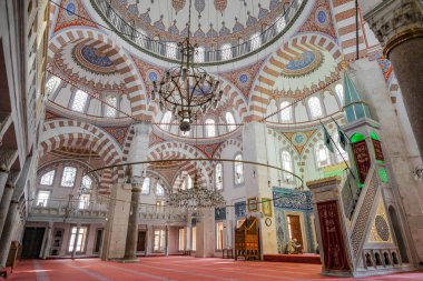 İstanbul, Türkiye - 18 Eylül 2024: Atik Valide Camisi, İstanbul 'un Uskudar ilçesinde 16. yüzyıldan kalma bir Osmanlı imparatorluk camii..