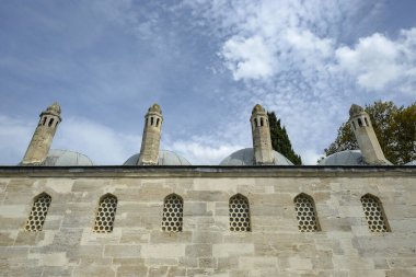 Atik Valide Camii, İstanbul 'un Uskudar ilçesinde 16. yüzyıldan kalma bir Osmanlı İmparatorluk camii..