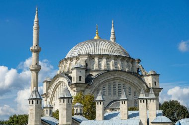 Nuruosmaniye Camii, İstanbul 'un Fatih ilçesinde 18. yüzyıldan kalma bir Osmanlı camii..