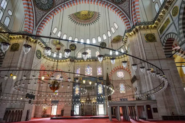 İstanbul, Türkiye - 14 Eylül 2024: Süleyman Camisi İstanbul, Türkiye 'de bir Osmanlı İmparatorluk camii..