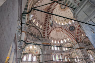 İstanbul, Türkiye - 25 Eylül 2024: Fatih Camii veya İstanbul Fatih ilçesindeki Fatih Camii.