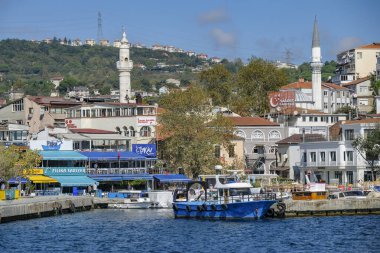 İstanbul, Türkiye - 27 Eylül 2024: İstanbul, Türkiye 'de İstanbul Boğazı' nın Avrupa yakasında yer alan Beşiktaş ilçesinin manzaraları.