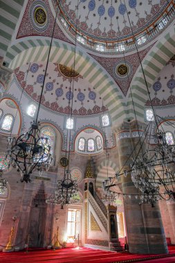 İstanbul, Türkiye - 28 Eylül 2024: Mihrimah Sultan Camisi, İstanbul 'un Uskudar ilçesinde 16. yüzyıldan kalma bir Osmanlı camii..