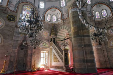 İstanbul, Türkiye - 28 Eylül 2024: Mihrimah Sultan Camisi, İstanbul 'un Uskudar ilçesinde 16. yüzyıldan kalma bir Osmanlı camii..