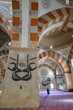 Edirne, Türkiye - 1 Ekim 2024: Eski Cami, Edirne, Türkiye 'de 15. yüzyıl başlarındaki Osmanlı camii..