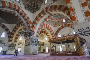 Edirne, Türkiye - 1 Ekim 2024: Eski Cami, Edirne, Türkiye 'de 15. yüzyıl başlarındaki Osmanlı camii..