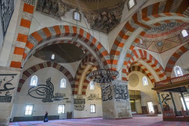 Edirne, Türkiye - 1 Ekim 2024: Eski Cami, Edirne, Türkiye 'de 15. yüzyıl başlarındaki Osmanlı camii..