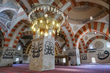 Edirne, Türkiye - 1 Ekim 2024: Eski Cami, Edirne, Türkiye 'de 15. yüzyıl başlarındaki Osmanlı camii..
