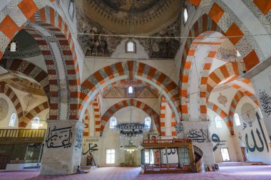 Edirne, Türkiye - 1 Ekim 2024: Eski Cami, Edirne, Türkiye 'de 15. yüzyıl başlarındaki Osmanlı camii..