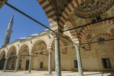 Edirne, Türkiye - 3 Ekim 2024: Edirne, Türkiye 'deki Uc Serefeli Camii veya Üç Balkon Camisi.