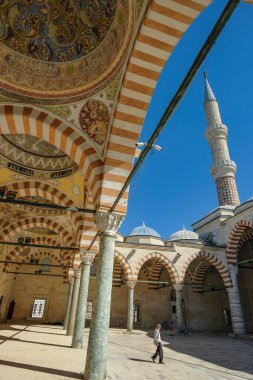 Edirne, Türkiye - 3 Ekim 2024: Edirne, Türkiye 'deki Uc Serefeli Camii veya Üç Balkon Camisi.