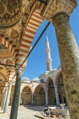 Edirne, Türkiye - 3 Ekim 2024: Edirne, Türkiye 'deki Uc Serefeli Camii veya Üç Balkon Camisi.