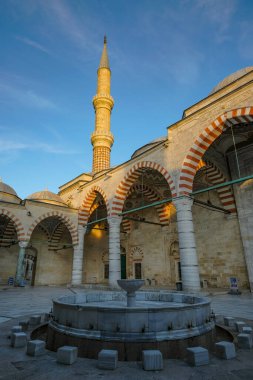 Edirne, Türkiye - 4 Ekim 2024: Edirne, Türkiye 'deki Uc Serefeli Camii veya Üç Balkon Camisi.