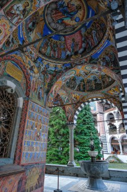 Rila, Bulgaristan - 12 Ekim 2024: Bulgaristan 'daki Rila Manastırı.