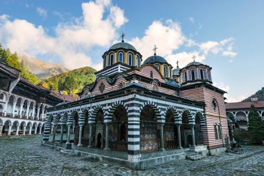 Rila, Bulgaristan - 12 Ekim 2024: Bulgaristan 'daki Rila Manastırı.