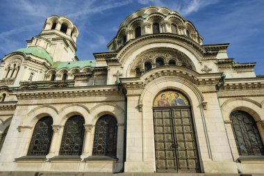 Sofya, Bulgaristan - 17 Ekim 2024: St Alexander Nevsky Katedrali Bulgaristan 'ın Sofya kentindeki en ünlü binadır.