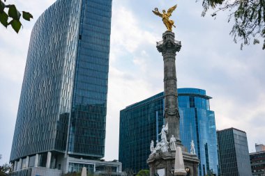 Mexico City, Mexico - 3 Şubat 2025: Bağımsızlık Anıtı, aynı zamanda Bağımsızlık Meleği olarak da bilinir, mimar Antonio Rivas Mercado tarafından Mexico City, Meksika.