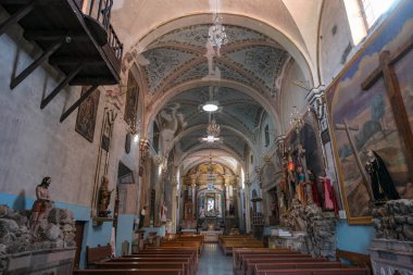 San Miguel de Allende, Meksika - 8 Şubat 2025: San Rafael Kilisesi veya San Miguel de Allende 'deki Kutsal İsa Okulu, Guanajuato, Meksika.