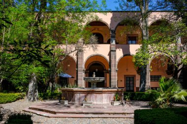 San Miguel de Allende, Meksika - 8 Şubat 2025: The Ignacio Ramirez Kültür Merkezi San Miguel de Allende, Guanajuato, Meksika.