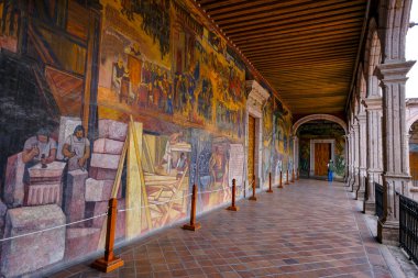 Morelia, Meksika - 16 Şubat 2025: Morelia, Meksika 'da Üstat Alfredo Zalce' nin çalışması Michoacan Devlet Sarayı 'ndaki duvar resmi.