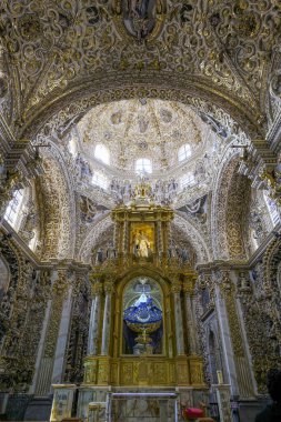 Puebla, Meksika - 21 Şubat 2025: Rosari Şapeli Puebla, Meksika 'daki Santo Domingo Manastırı Kilisesi.