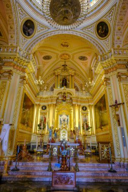 San Adres Cholula, Meksika - 22 Şubat 2025: The Sanctuary of Our Lady of Remedies San Andres Cholula, Puebla, Meksika 'daki Büyük Cholula Piramidinin tepesinde yer almaktadır..