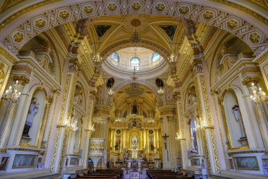 San Adres Cholula, Meksika - 22 Şubat 2025: The Sanctuary of Our Lady of Remedies San Andres Cholula, Puebla, Meksika 'daki Büyük Cholula Piramidinin tepesinde yer almaktadır..