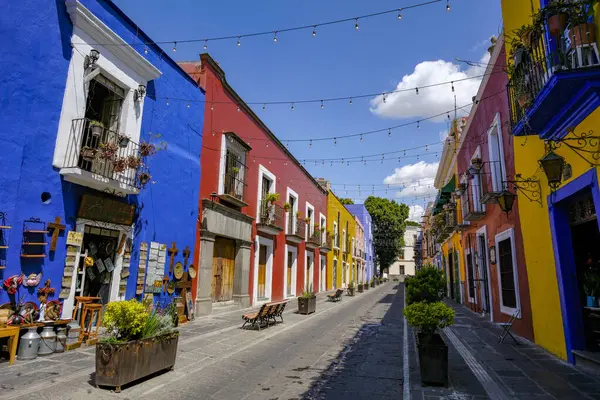 Puebla, Meksika - 21 Şubat 2025: Puebla, Meksika 'da Toad Alley (Callejon de los Sapos).