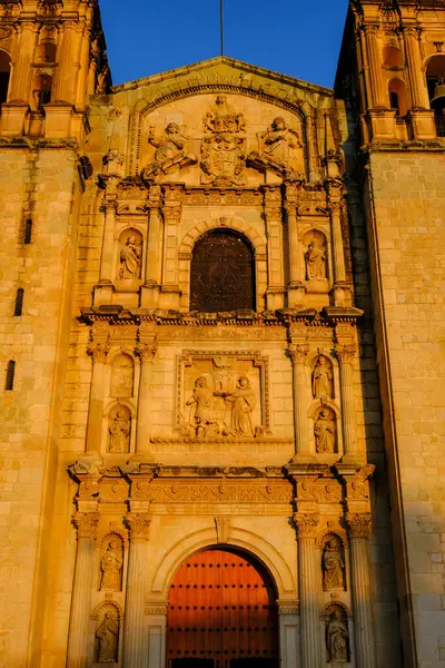Oaxaca de Juarez, Meksika - 26 Şubat 2025: Oaxaca de Juarez, Meksika 'da Santo Domingo de Guzman Manastırı.