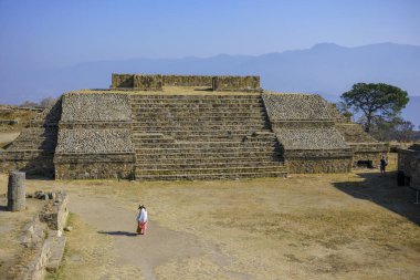 Oaxaca, Meksika - 1 Mart 2025: Monte Alban, Meksika 'nın Oaxaca eyaletinde büyük bir Kolombiya öncesi arkeoloji alanıdır..