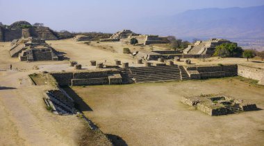 Oaxaca, Meksika - 1 Mart 2025: Monte Alban, Meksika 'nın Oaxaca eyaletinde büyük bir Kolombiya öncesi arkeoloji alanıdır..