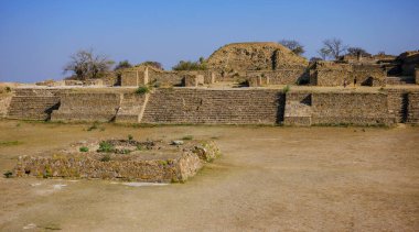 Oaxaca, Meksika - 1 Mart 2025: Monte Alban, Meksika 'nın Oaxaca eyaletinde büyük bir Kolombiya öncesi arkeoloji alanıdır..