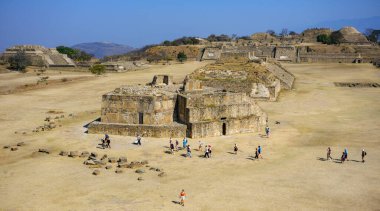 Oaxaca, Meksika - 1 Mart 2025: Monte Alban, Meksika 'nın Oaxaca eyaletinde büyük bir Kolombiya öncesi arkeoloji alanıdır..