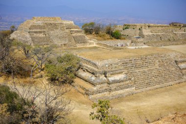 Oaxaca, Meksika - 1 Mart 2025: Monte Alban, Meksika 'nın Oaxaca eyaletinde büyük bir Kolombiya öncesi arkeoloji alanıdır..