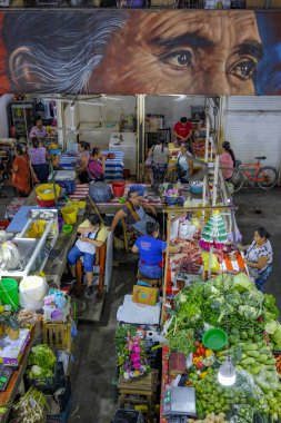 Juchitan de Zaragoza, Meksika - 10 Mart 2025: Juchitan de Zaragoza, Meksika 'da sebze satıcıları.