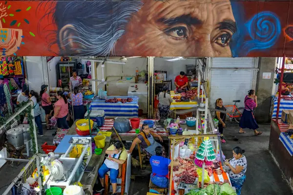 Juchitan de Zaragoza, Meksika - 10 Mart 2025: Juchitan de Zaragoza, Meksika 'da et satıcıları.